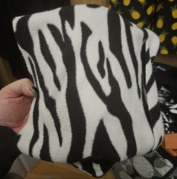 Trtl Junior Travel Neck Wrap Pillow. Zebra Print. - Picture 2 of 8